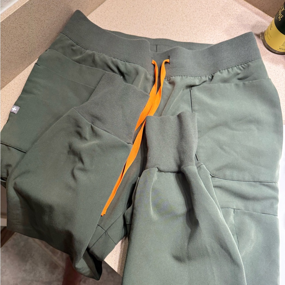 Figs moss green joggers - Picture 2 of 5